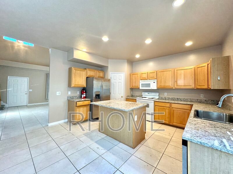 Amazing 4 Bed 2.5 Bath Townhome In Sandy property image