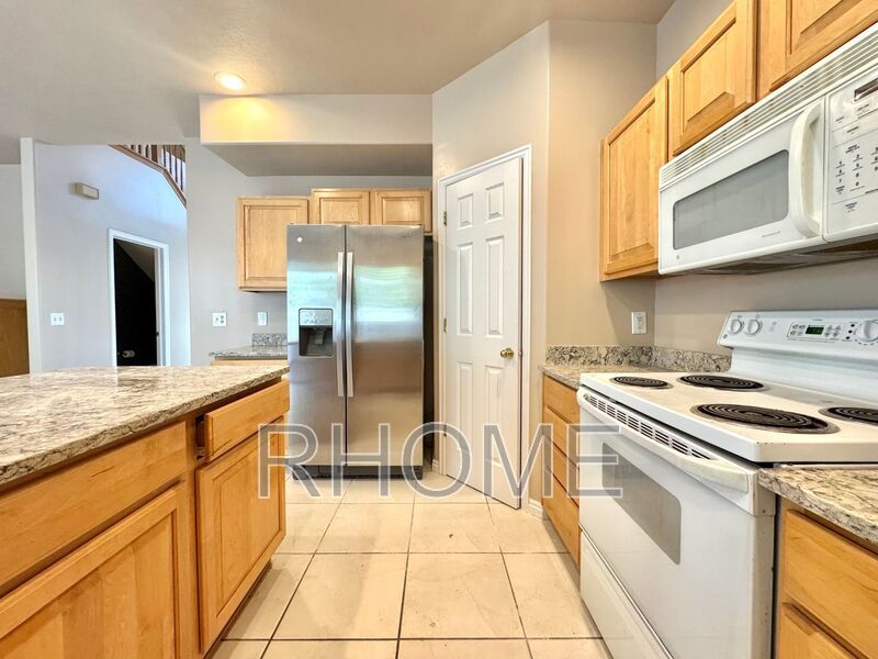 Amazing 4 Bed 2.5 Bath Townhome In Sandy property image