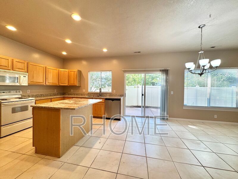 Amazing 4 Bed 2.5 Bath Townhome In Sandy property image