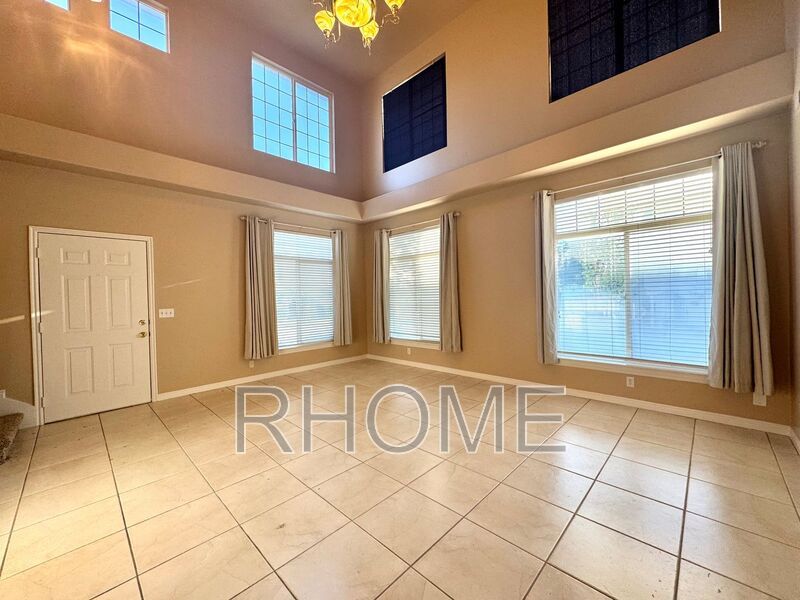 Amazing 4 Bed 2.5 Bath Townhome In Sandy property image