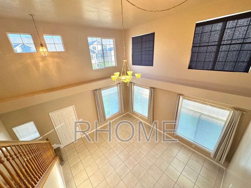 Amazing 4 Bed 2.5 Bath Townhome In Sandy property image