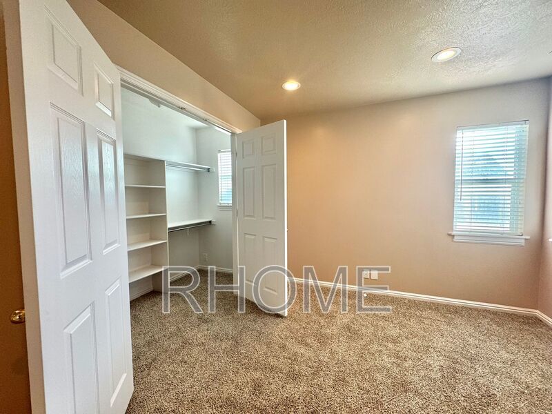 Amazing 4 Bed 2.5 Bath Townhome In Sandy property image