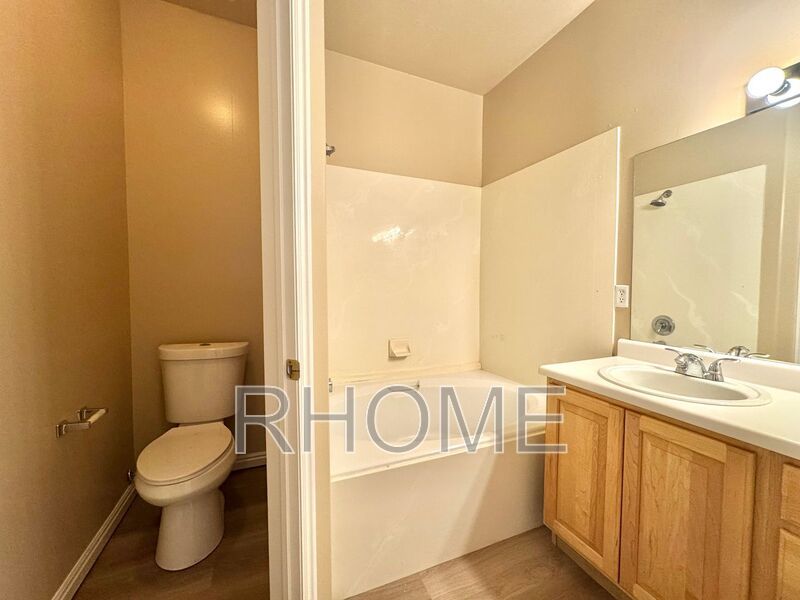 Amazing 4 Bed 2.5 Bath Townhome In Sandy property image