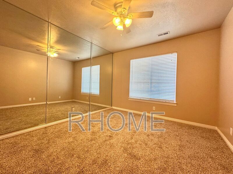 Amazing 4 Bed 2.5 Bath Townhome In Sandy property image