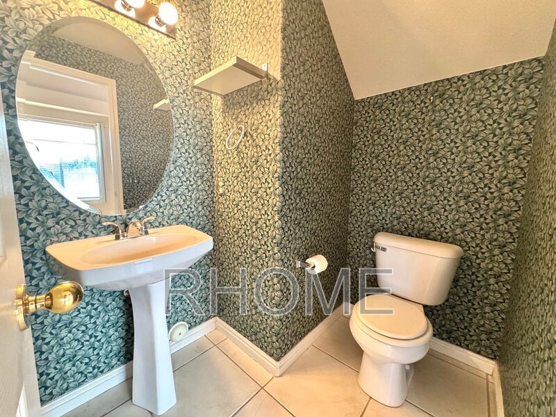 Amazing 4 Bed 2.5 Bath Townhome In Sandy property image