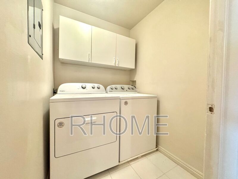 Amazing 4 Bed 2.5 Bath Townhome In Sandy property image