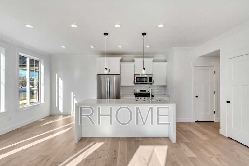 3 Bedroom ~ End Unit Townhome! property image