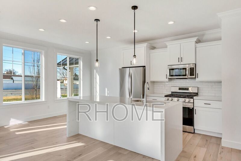 3 Bedroom ~ End Unit Townhome! property image