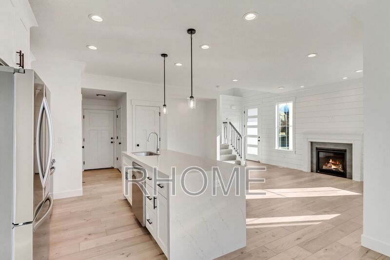 3 Bedroom ~ End Unit Townhome! property image