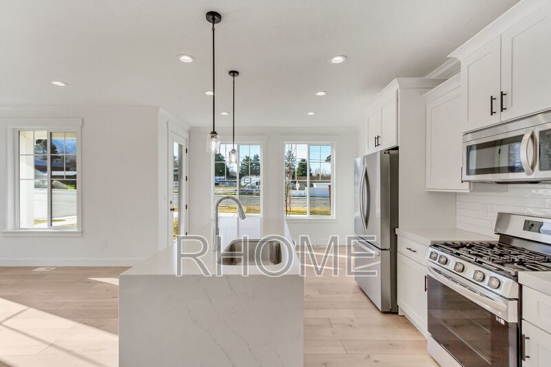 3 Bedroom ~ End Unit Townhome! property image