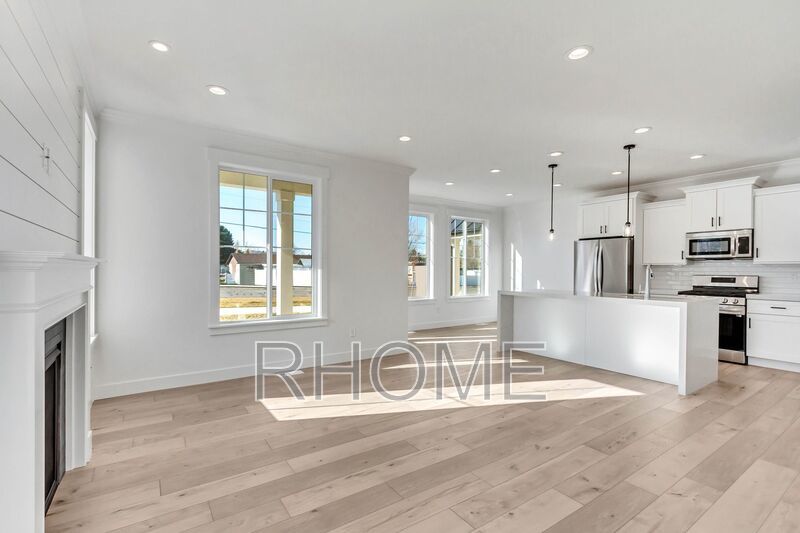 3 Bedroom ~ End Unit Townhome! property image