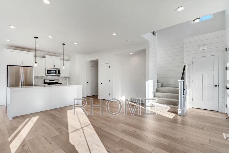3 Bedroom ~ End Unit Townhome! property image