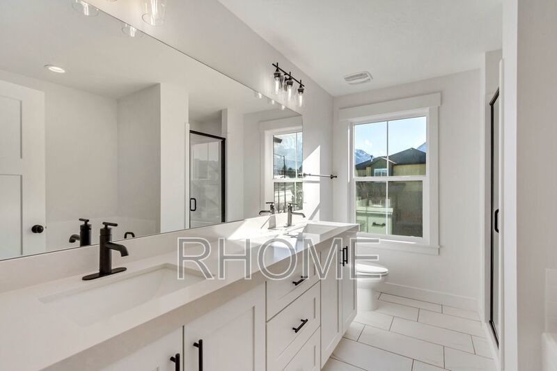 3 Bedroom ~ End Unit Townhome! property image