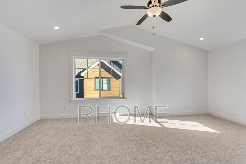 3 Bedroom ~ End Unit Townhome! property image