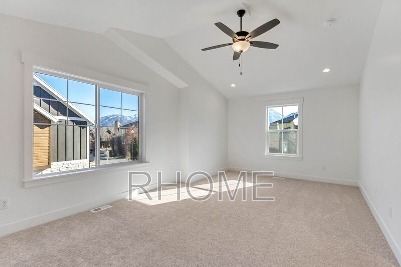 3 Bedroom ~ End Unit Townhome! property image