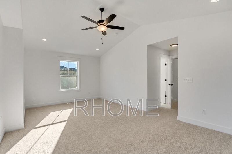 3 Bedroom ~ End Unit Townhome! property image