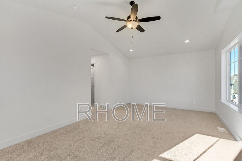 3 Bedroom ~ End Unit Townhome! property image