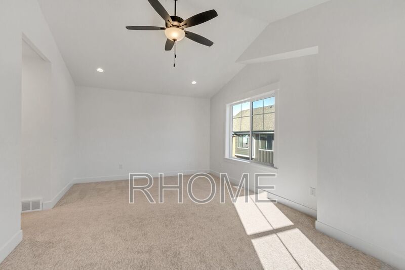 3 Bedroom ~ End Unit Townhome! property image