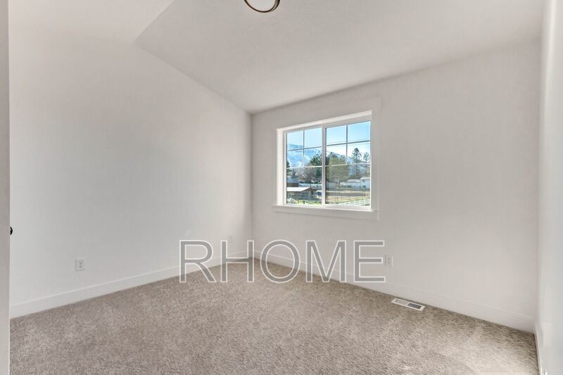 3 Bedroom ~ End Unit Townhome! property image