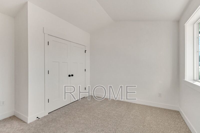 3 Bedroom ~ End Unit Townhome! property image