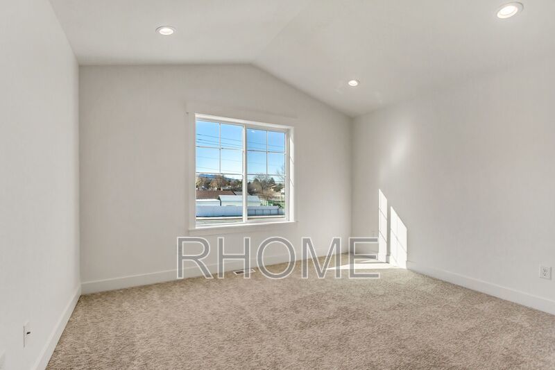 3 Bedroom ~ End Unit Townhome! property image