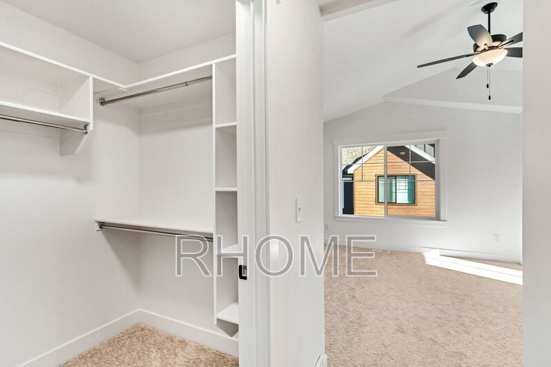 3 Bedroom ~ End Unit Townhome! property image