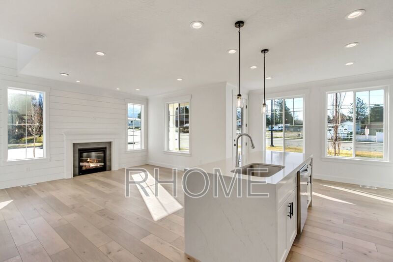 3 Bedroom ~ End Unit Townhome! property image