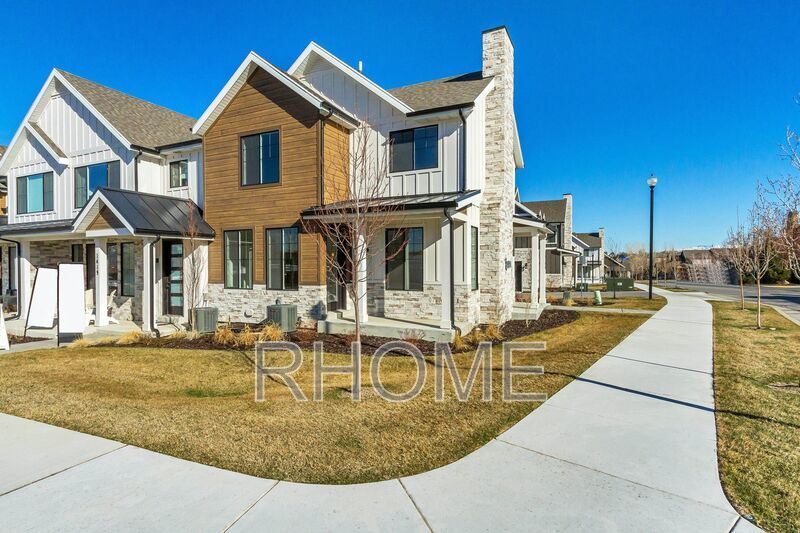 3 Bedroom ~ End Unit Townhome! property image