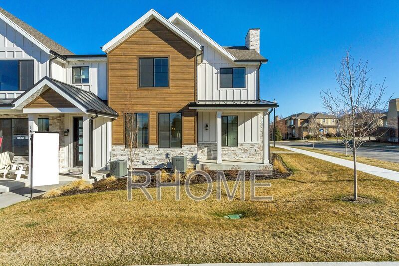 3 Bedroom ~ End Unit Townhome! property image