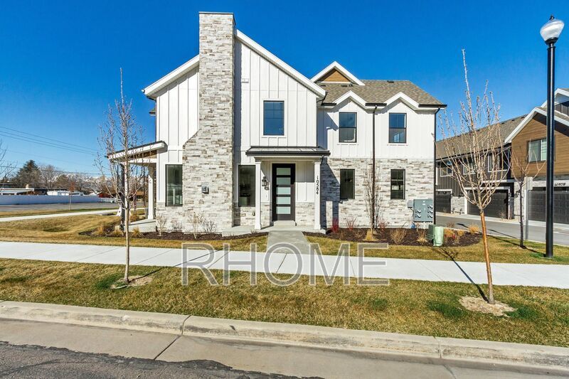 3 Bedroom ~ End Unit Townhome! property image