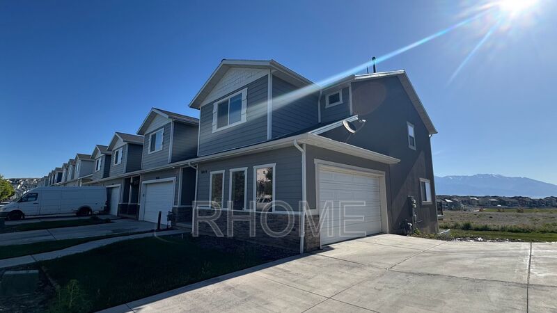 3 bedroom 2.5 bathroom in Eagle Mountain property image