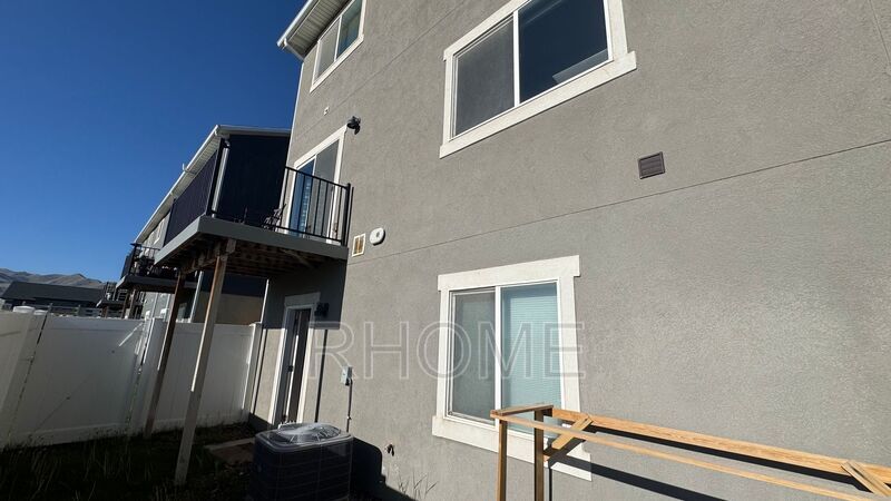 3 bedroom 2.5 bathroom in Eagle Mountain property image