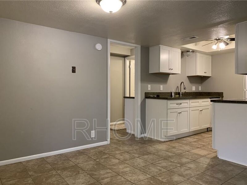 2 Bedroom Apartment ~ Great Location ~ Gated Community property image