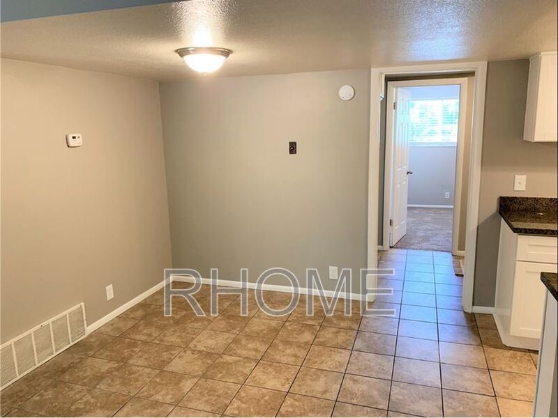 2 Bedroom Apartment ~ Great Location ~ Gated Community property image