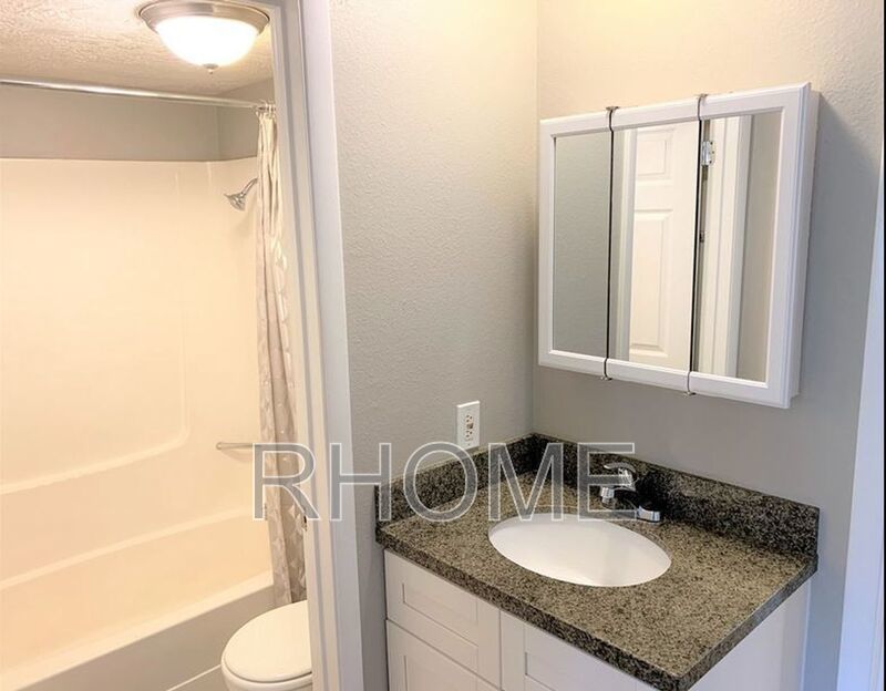 2 Bedroom Apartment ~ Great Location ~ Gated Community property image