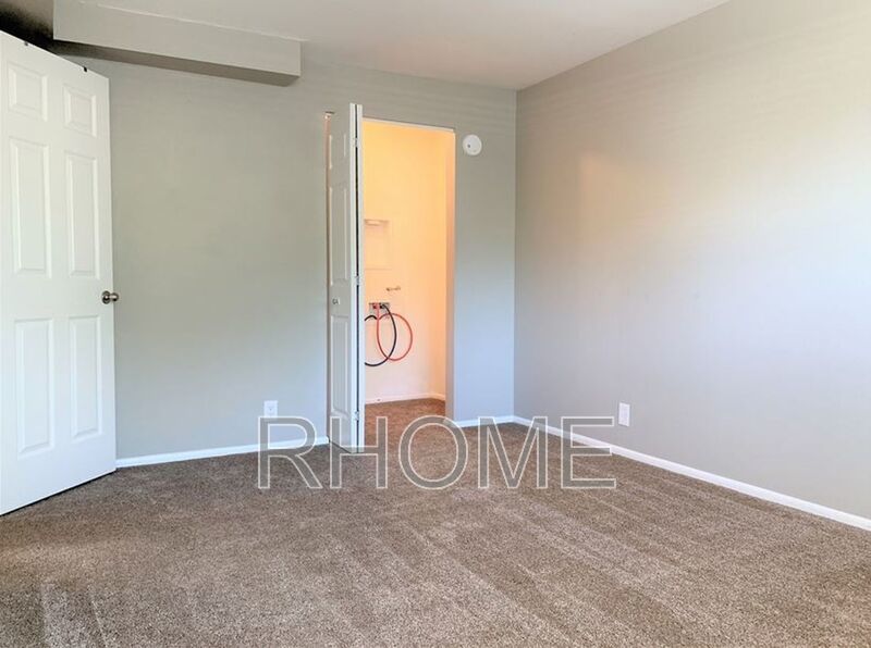 2 Bedroom Apartment ~ Great Location ~ Gated Community property image