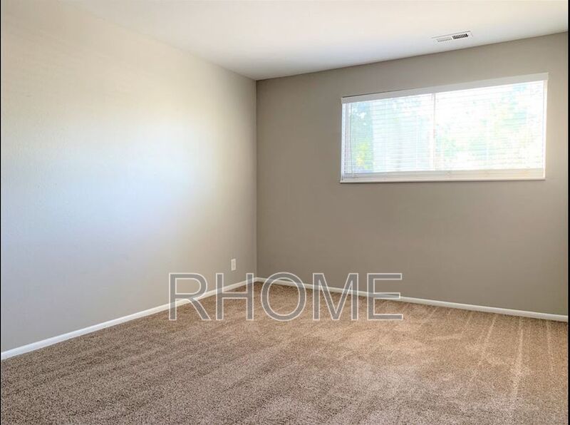 2 Bedroom Apartment ~ Great Location ~ Gated Community property image