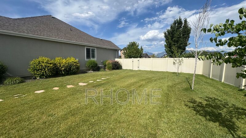 7 Bedroom 3 bath Home in Riverton property image