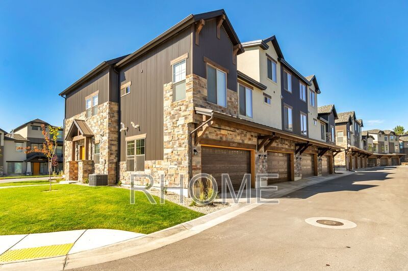 Luxury Vaulted-Master property image