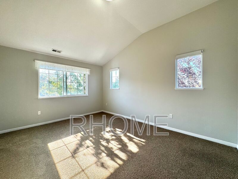 4 Bedroom House ~ Spacious! ~ End-Unit! property image