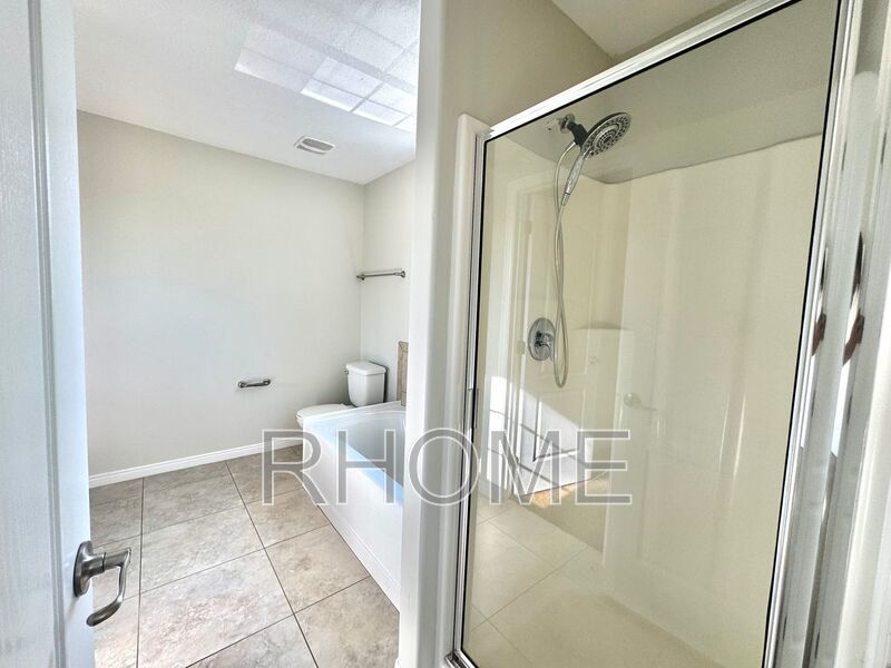 4 Bedroom House ~ Spacious! ~ End-Unit! property image