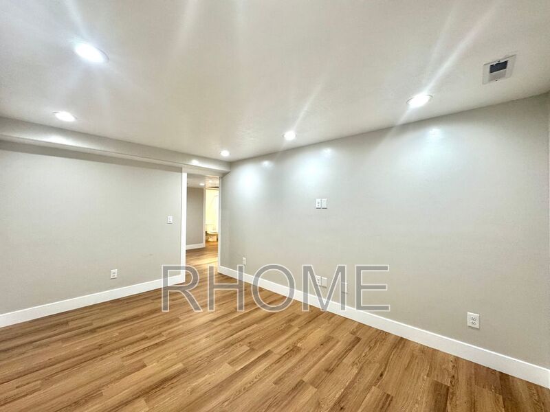 4 Bedroom House ~ Spacious! ~ End-Unit! property image