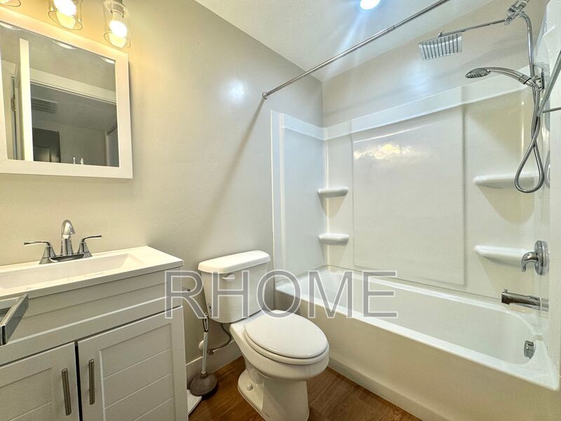 4 Bedroom House ~ Spacious! ~ End-Unit! property image