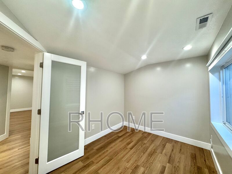 4 Bedroom House ~ Spacious! ~ End-Unit! property image
