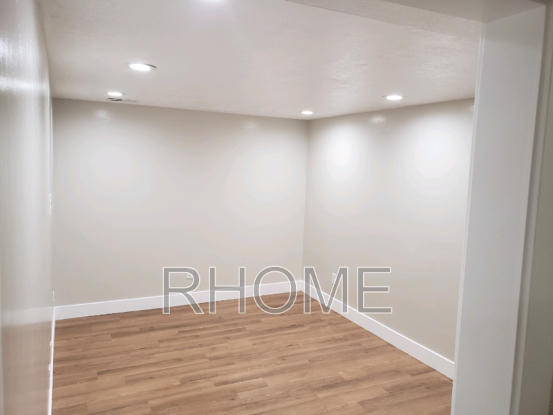 4 Bedroom House ~ Spacious! ~ End-Unit! property image