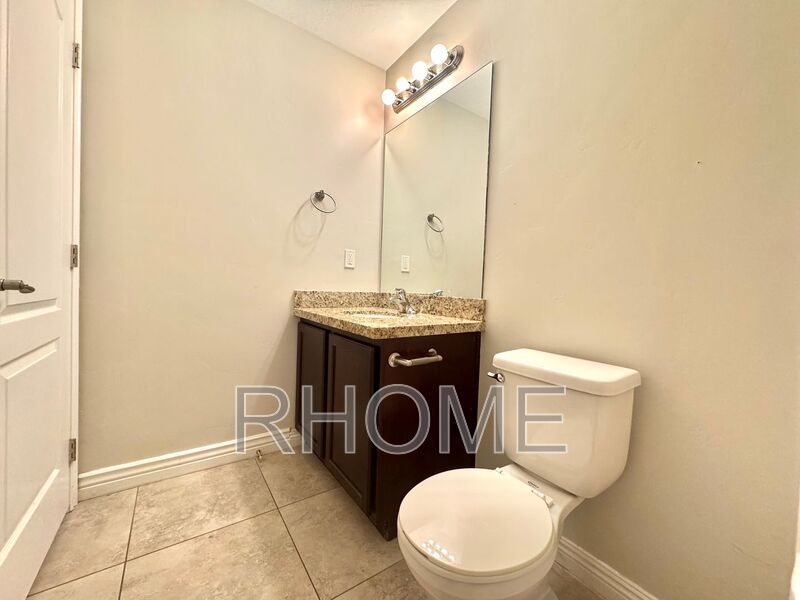4 Bedroom House ~ Spacious! ~ End-Unit! property image