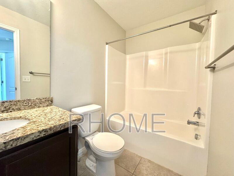 4 Bedroom House ~ Spacious! ~ End-Unit! property image
