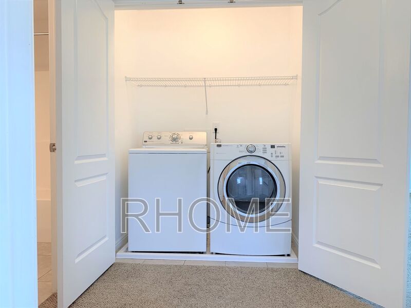 4 Bedroom House ~ Spacious! ~ End-Unit! property image