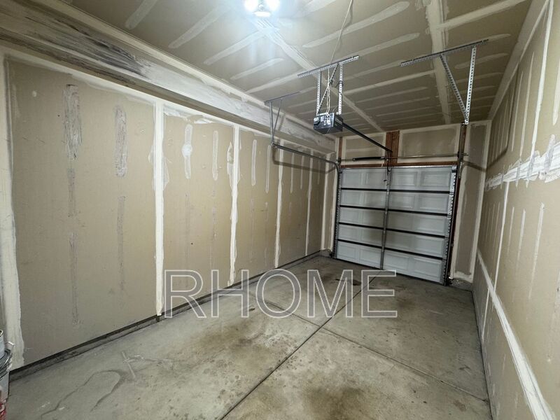 4 Bedroom House ~ Spacious! ~ End-Unit! property image