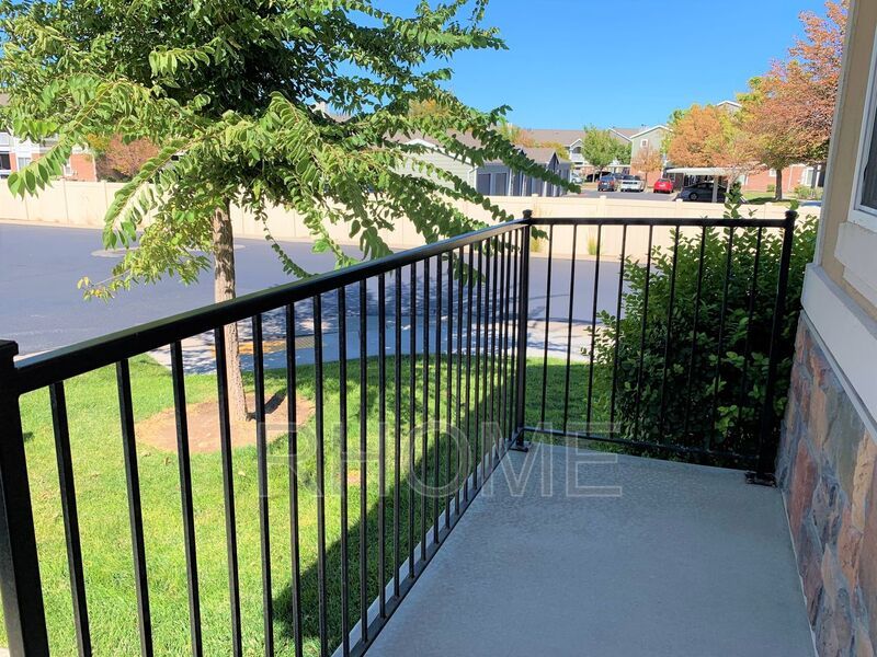 4 Bedroom House ~ Spacious! ~ End-Unit! property image